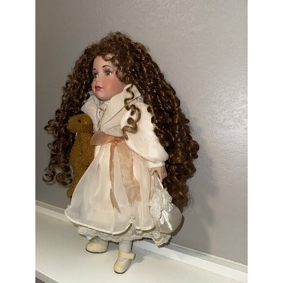 Victoria Rosewood “Teddy & Me” Porcelain Doll – Vintage 90s Collector’s Edition - Picture 6 of 9